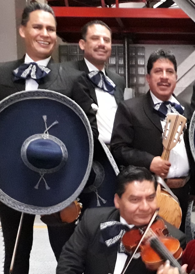contratación de mariachis en El Yaqui 
